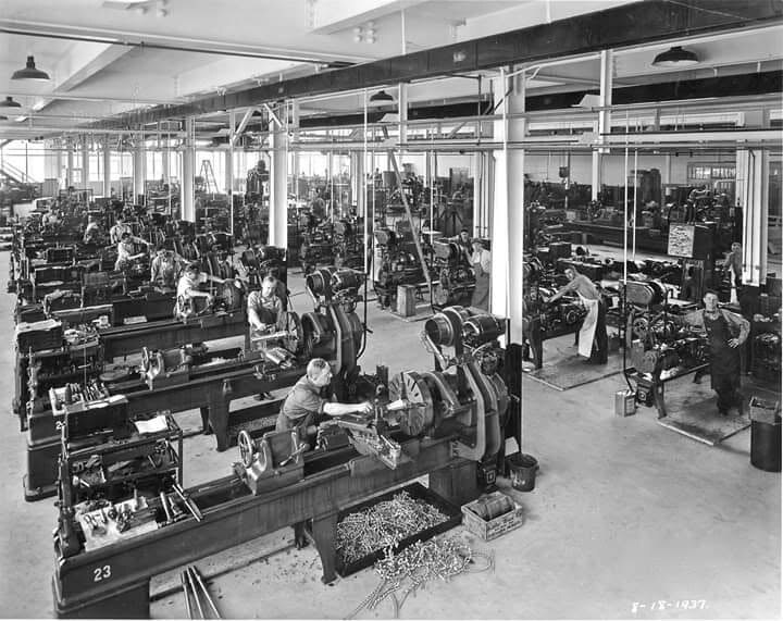 Workers inside the Linde plant machine shop in 1937